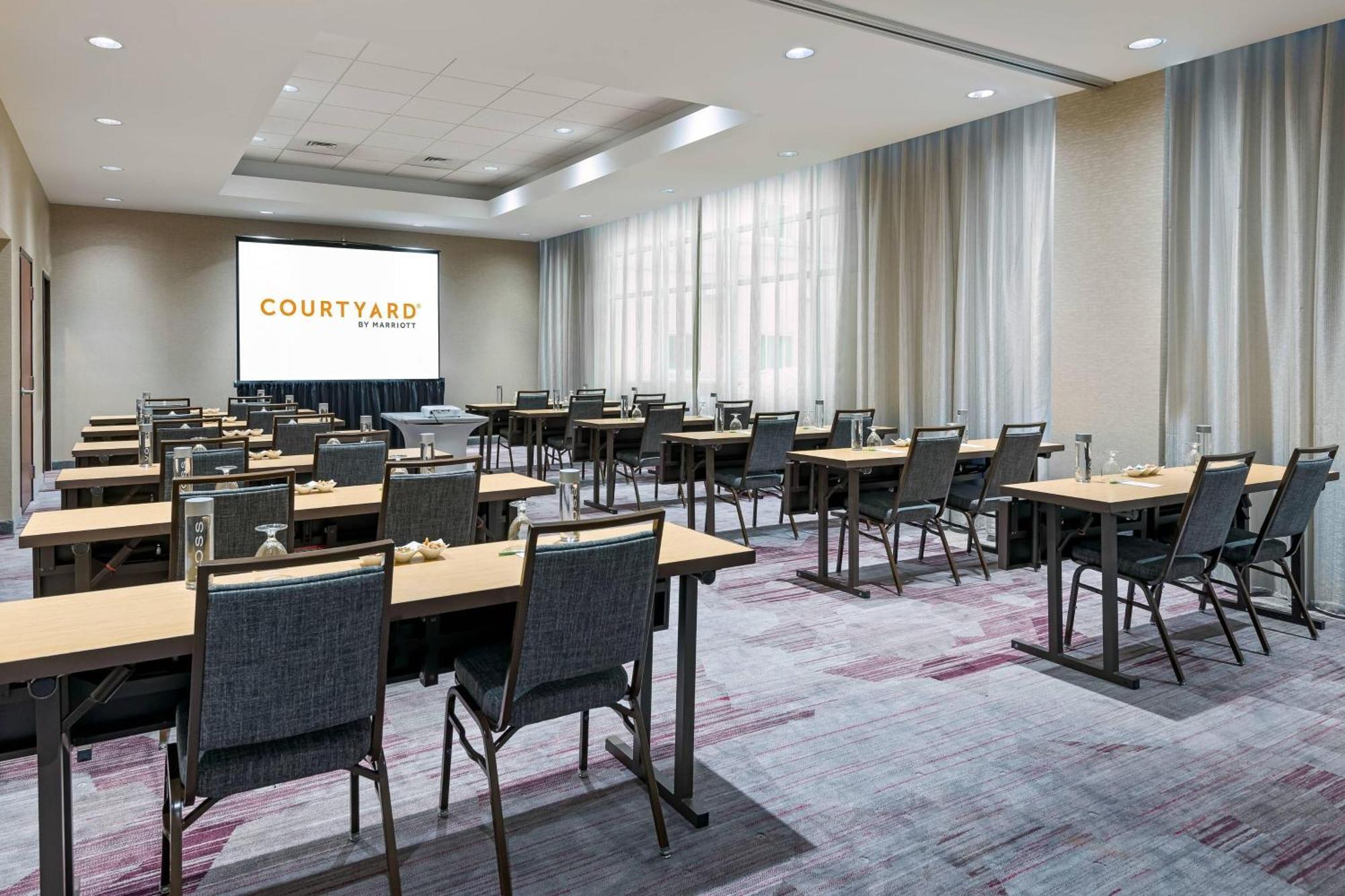 Courtyard Fort Wayne Downtown At Grand Wayne Convention Center Luaran gambar