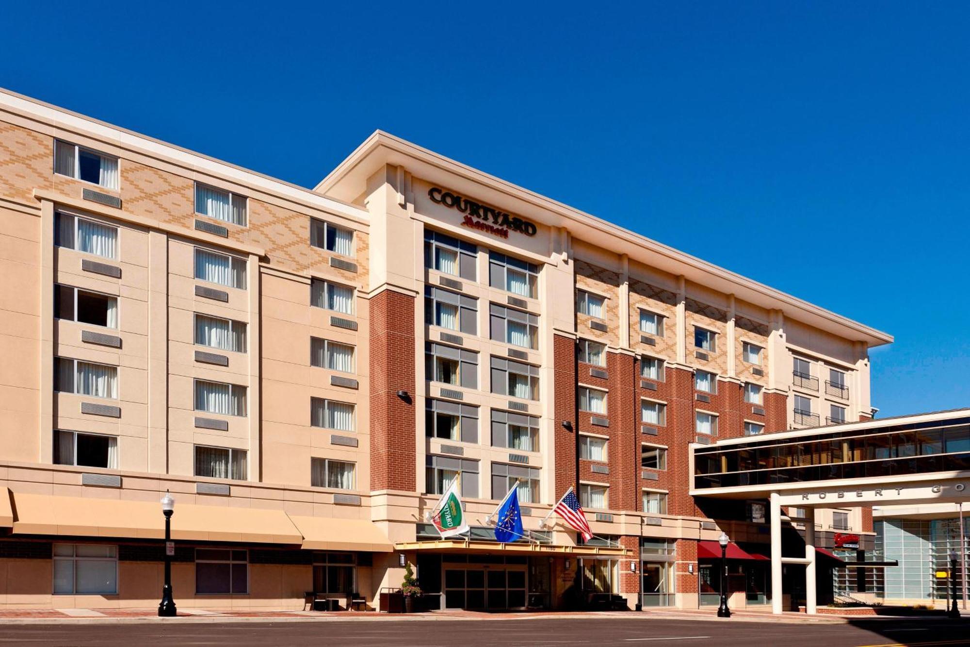 Courtyard Fort Wayne Downtown At Grand Wayne Convention Center Luaran gambar