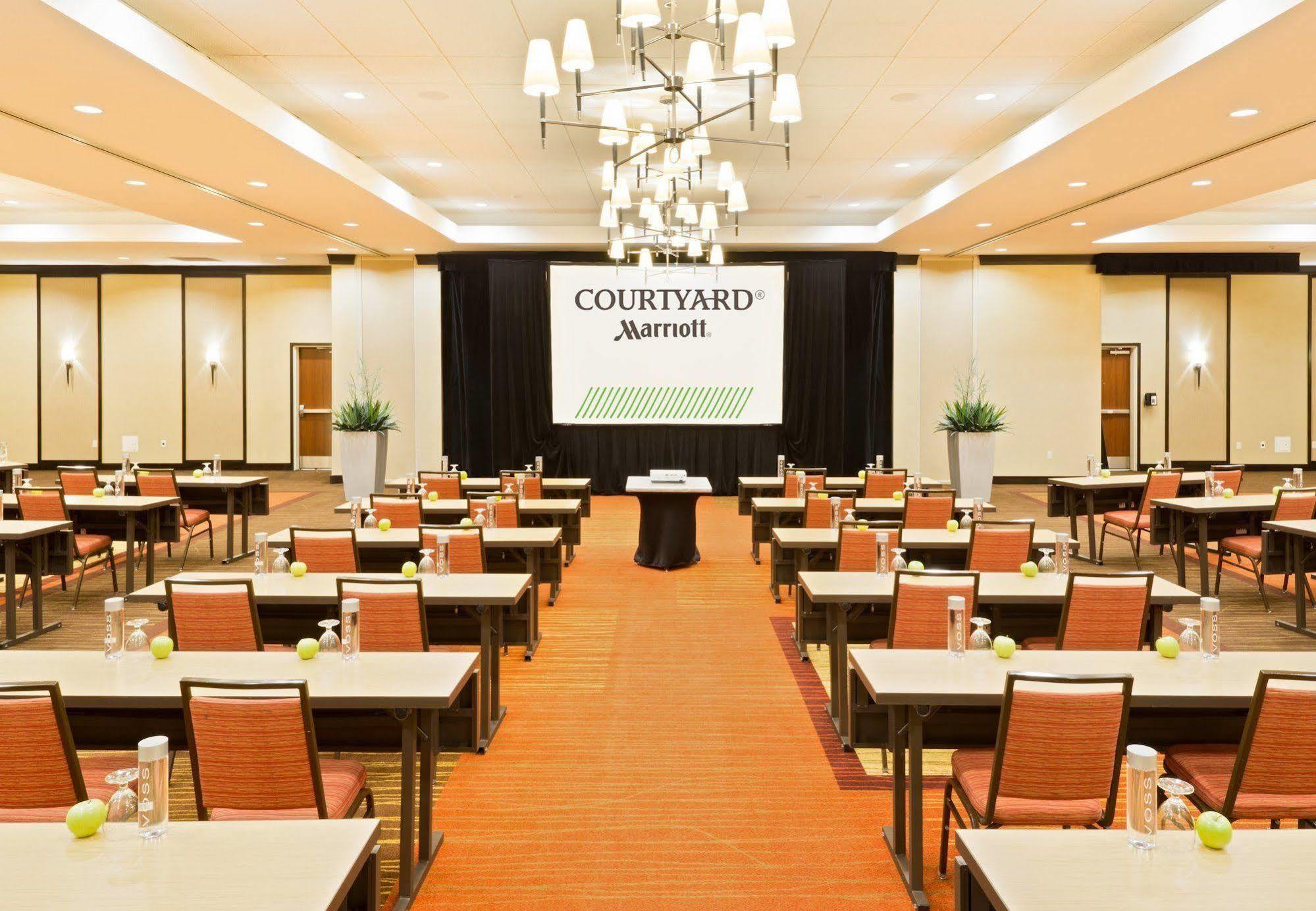 Courtyard Fort Wayne Downtown At Grand Wayne Convention Center Luaran gambar