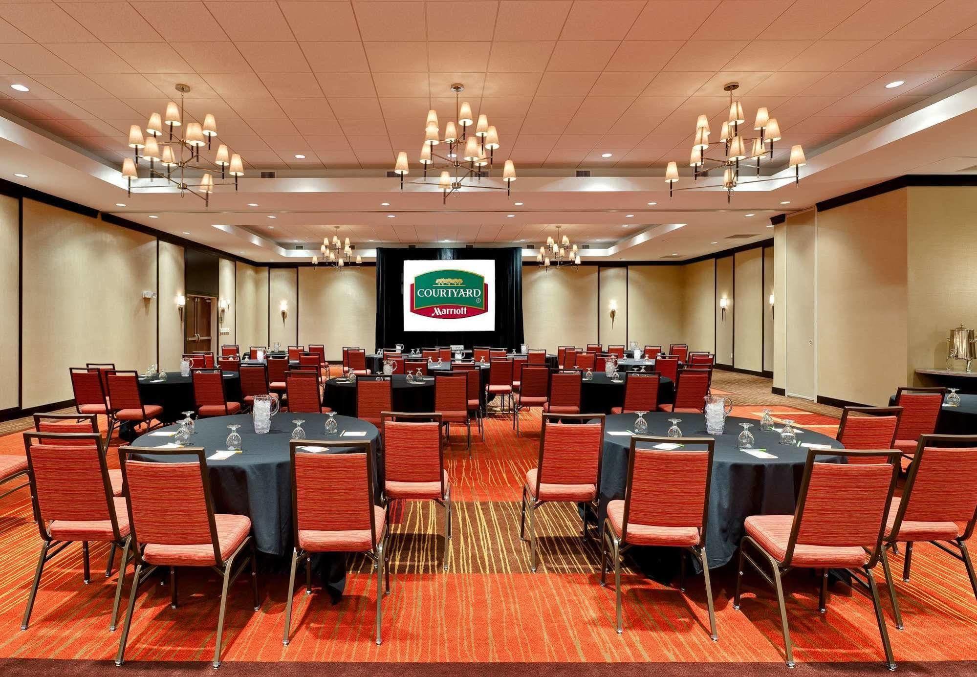 Courtyard Fort Wayne Downtown At Grand Wayne Convention Center Luaran gambar