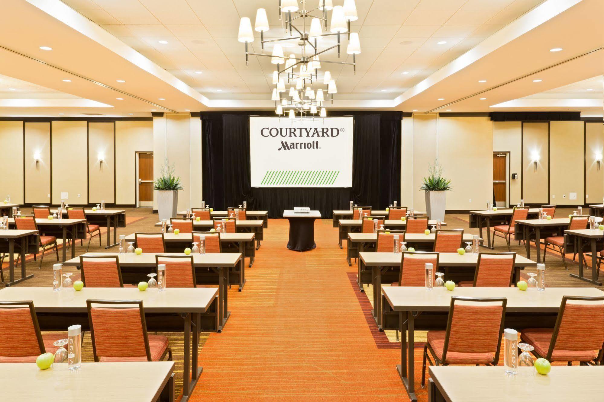 Courtyard Fort Wayne Downtown At Grand Wayne Convention Center Luaran gambar