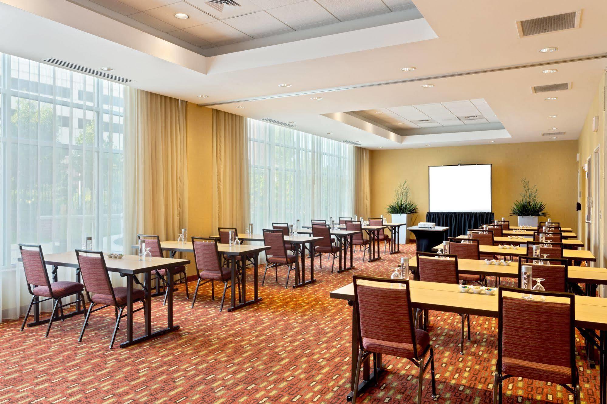 Courtyard Fort Wayne Downtown At Grand Wayne Convention Center Luaran gambar